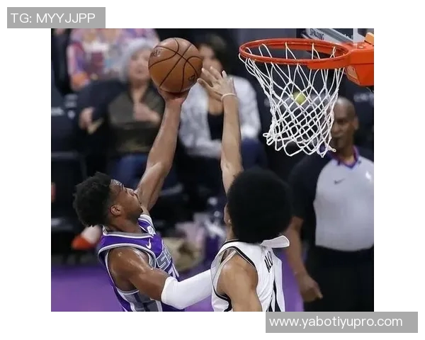 维金斯表现不佳13投7中仅得17分9篮板6助攻2盖帽5失误令人失望