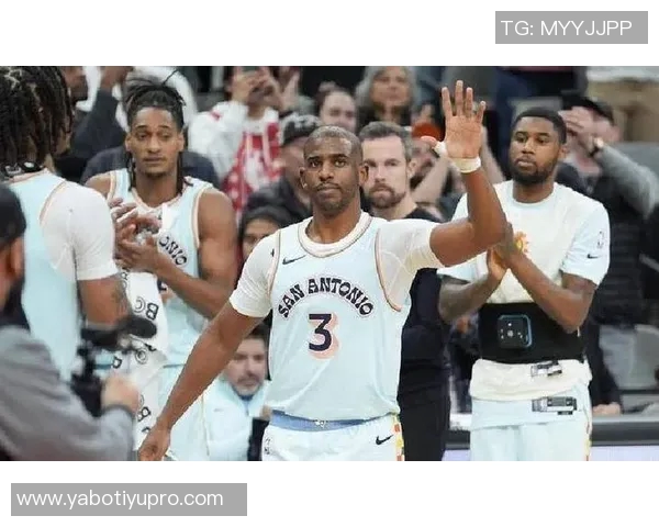 保罗赞扬快船主场球迷热情洋溢表达对球队和球迷的深厚爱意 保罗赞扬快船主场球迷热情洋溢表达对球队和球迷的深厚爱意