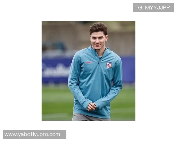 巴萨高层称阿尔瓦雷斯为顶级前锋并表示球队有意签约